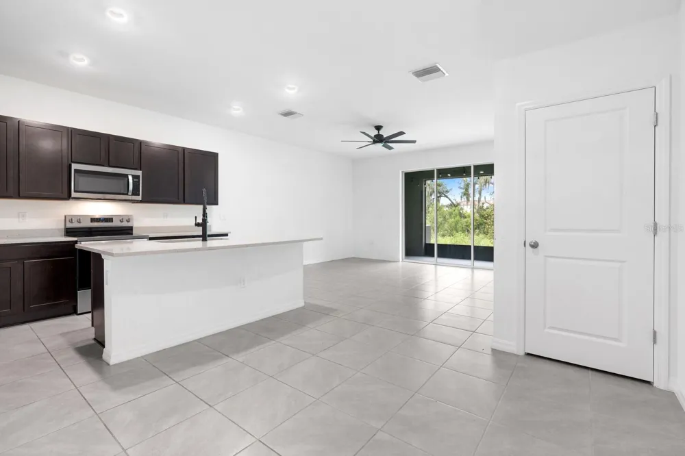 5052 CAPTAIN DAVIS DRIVE Wimauma, FL 33598