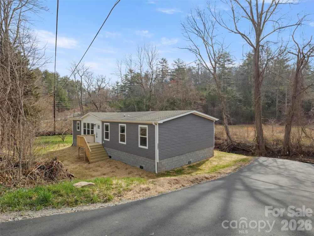 2095 Emmas Grove Road Fairview, NC 28730