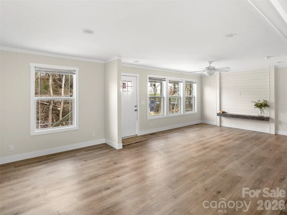 2095 Emmas Grove Road Fairview, NC 28730