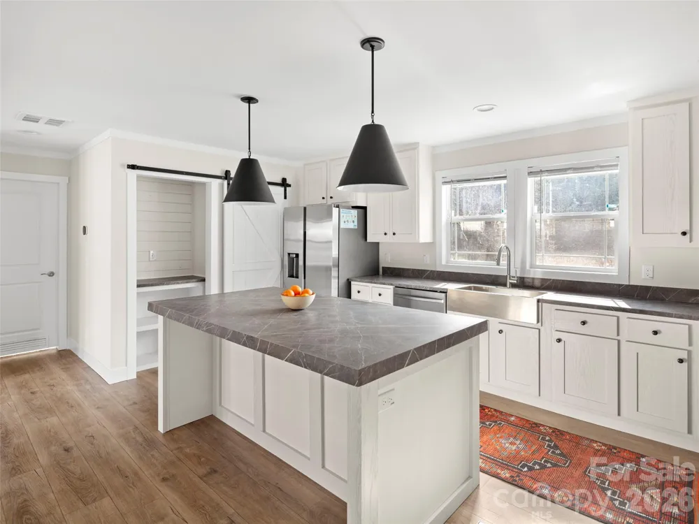 2095 Emmas Grove Road Fairview, NC 28730
