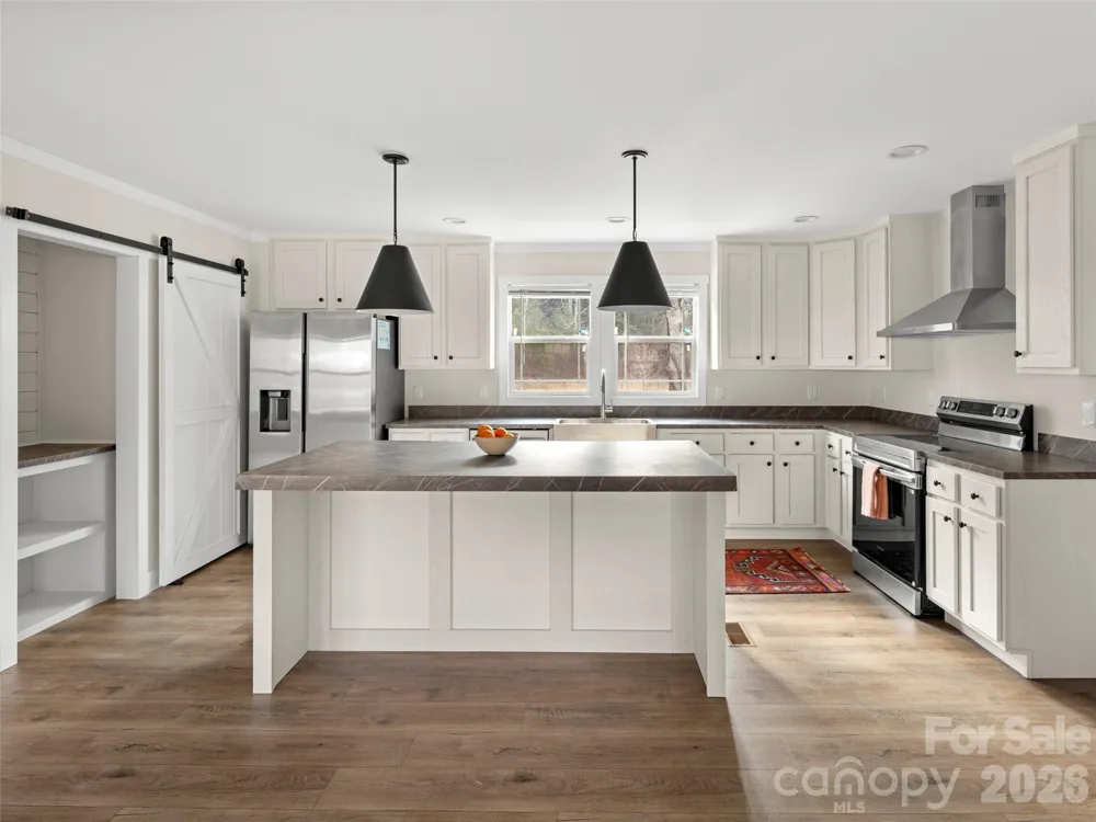 2095 Emmas Grove Road Fairview, NC 28730