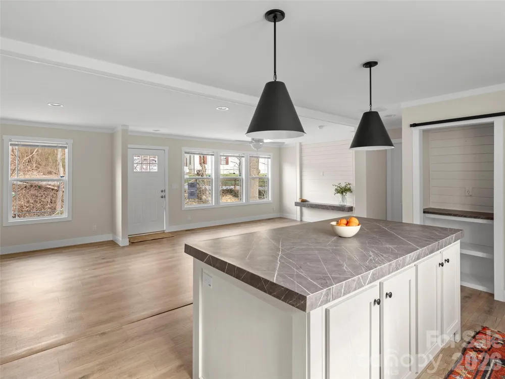 2095 Emmas Grove Road Fairview, NC 28730