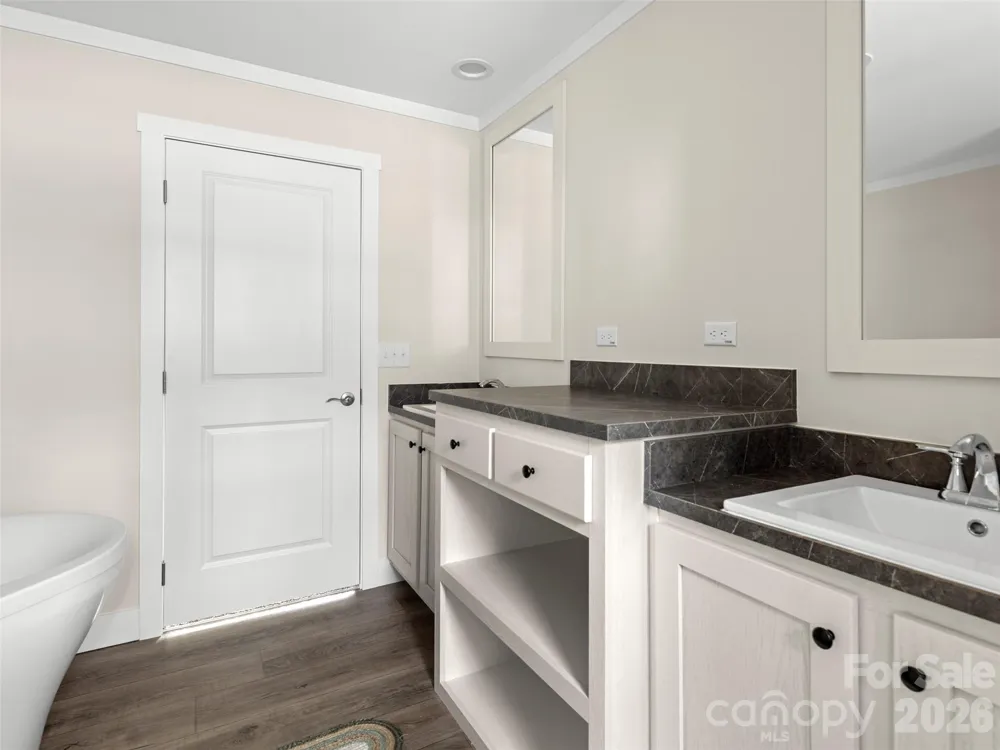 2095 Emmas Grove Road Fairview, NC 28730
