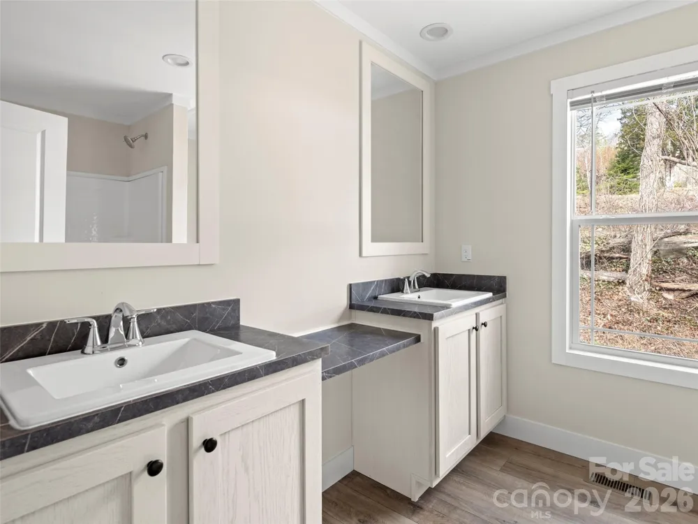 2095 Emmas Grove Road Fairview, NC 28730