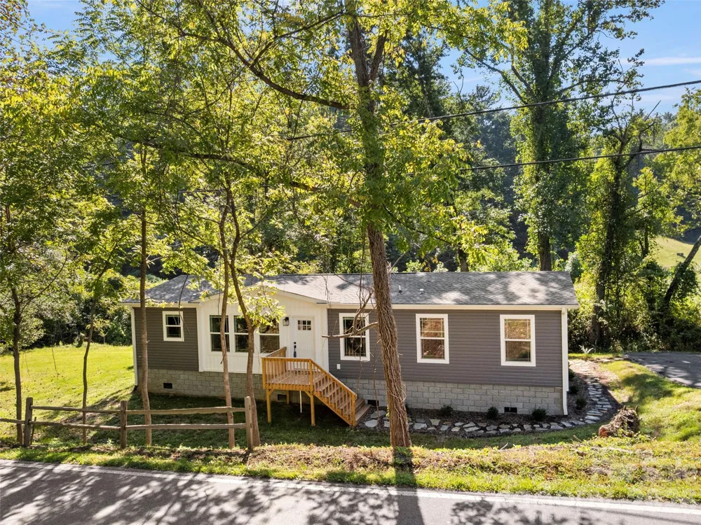 2095 Emmas Grove Road Fairview, NC 28730