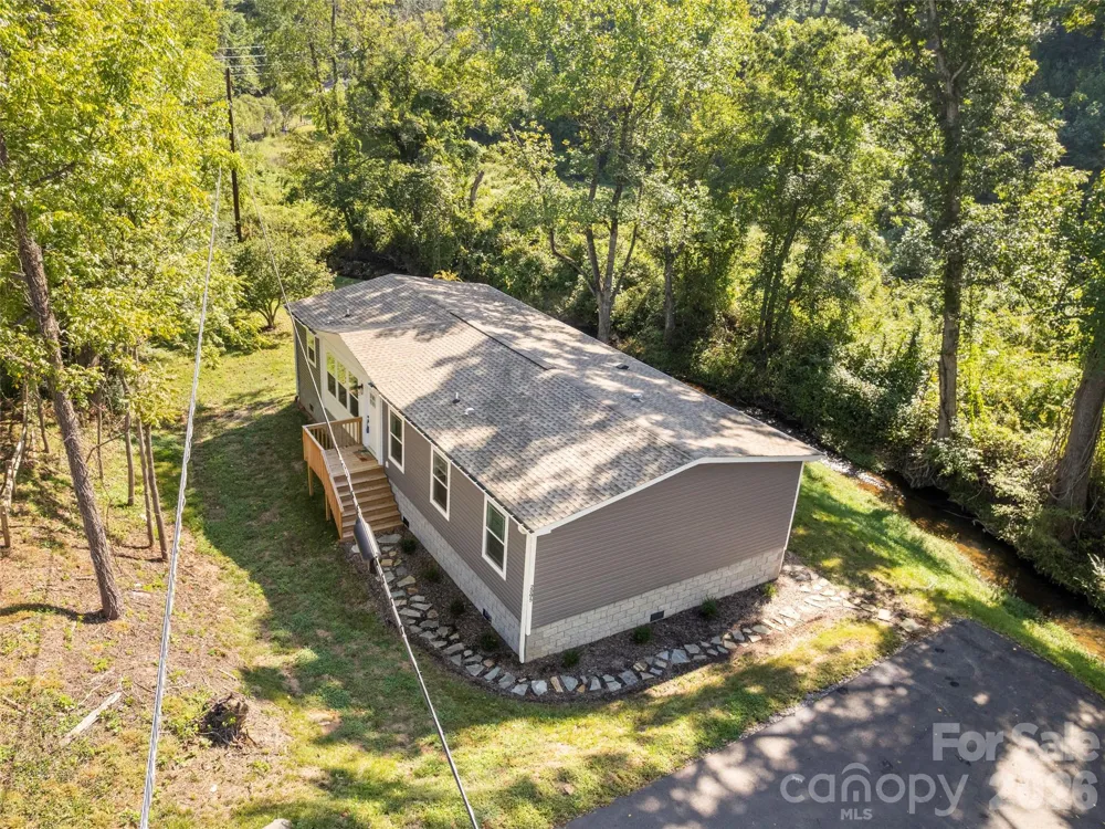 2095 Emmas Grove Road Fairview, NC 28730