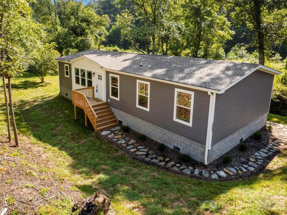 2095 Emmas Grove Road Fairview, NC 28730