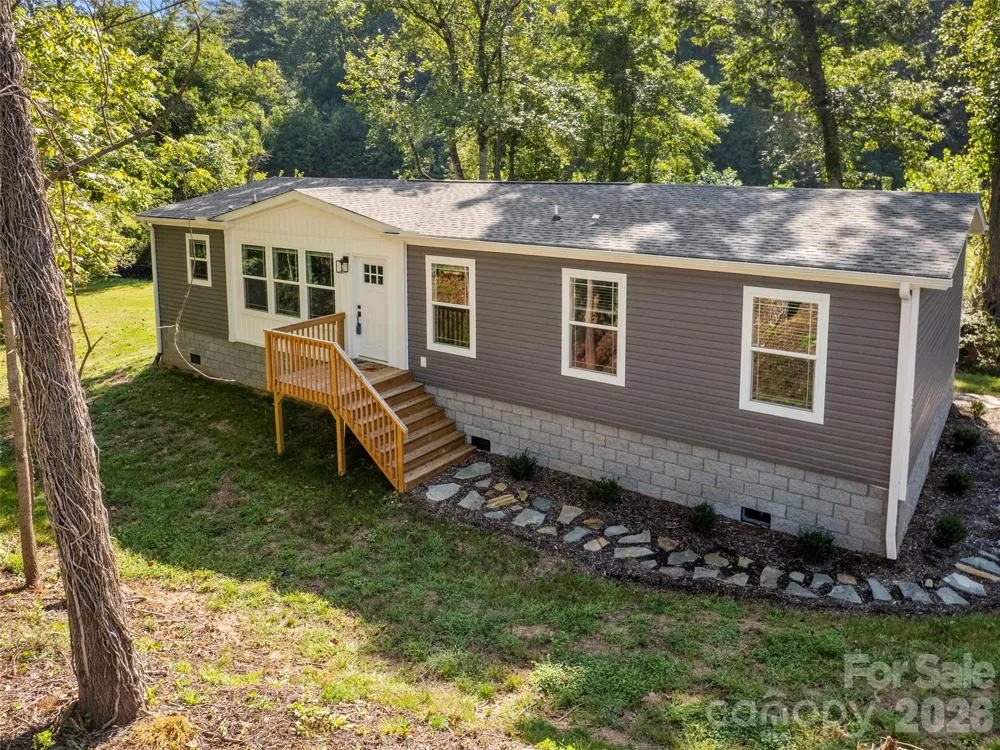 2095 Emmas Grove Road Fairview, NC 28730