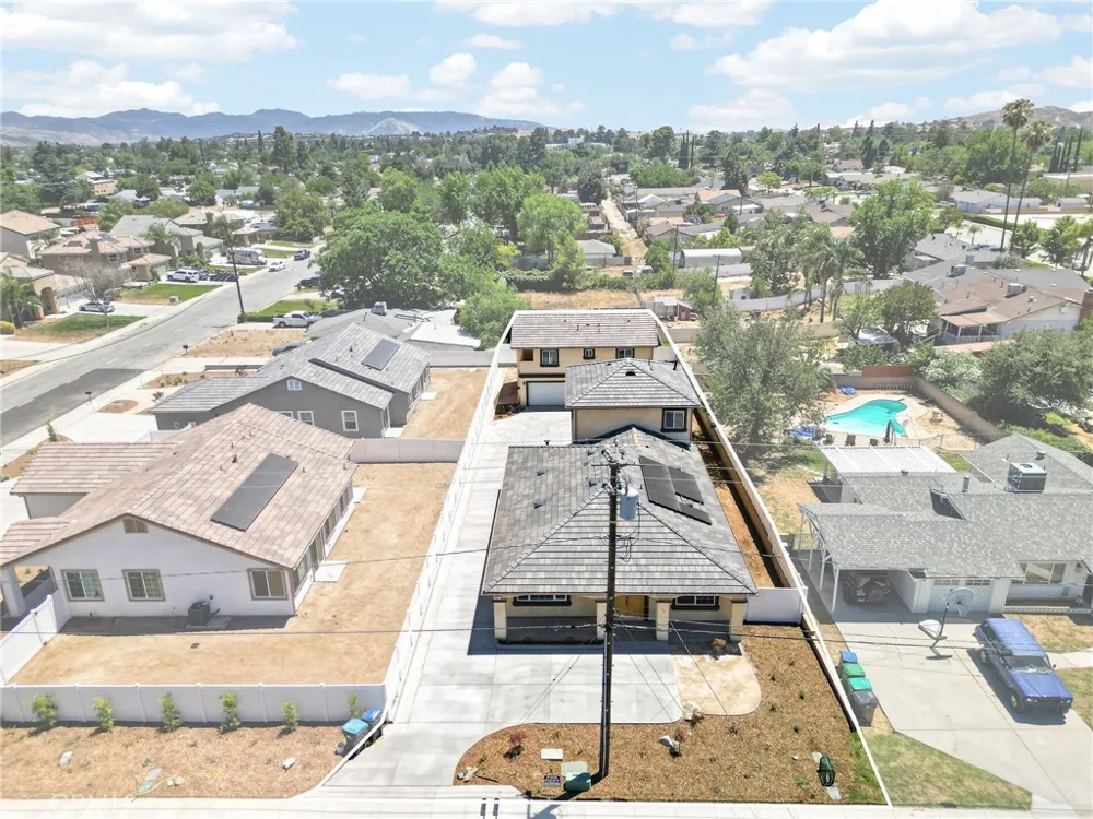 593 E 12th St #1 Beaumont, CA 92223