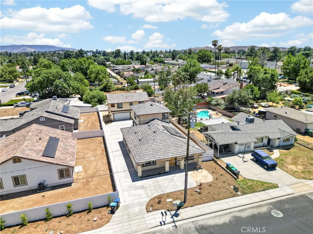 593 E 12th St #1 Beaumont, CA 92223