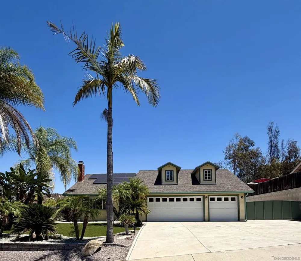12651 Ridgeton Lakeside, CA 92040