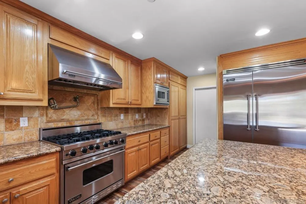 12651 Ridgeton Lakeside, CA 92040