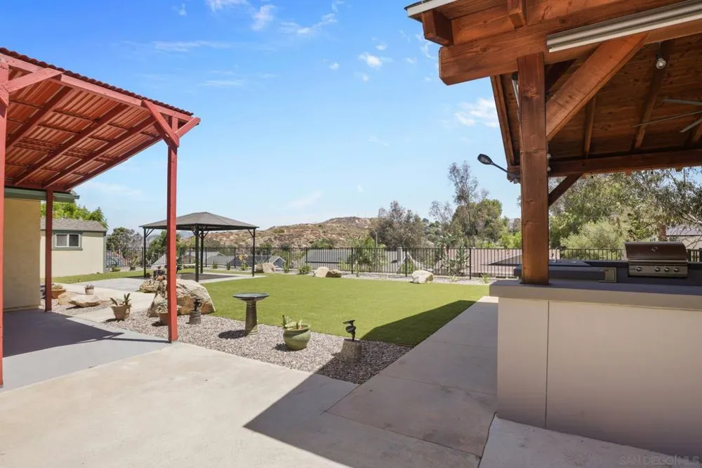 12651 Ridgeton Lakeside, CA 92040