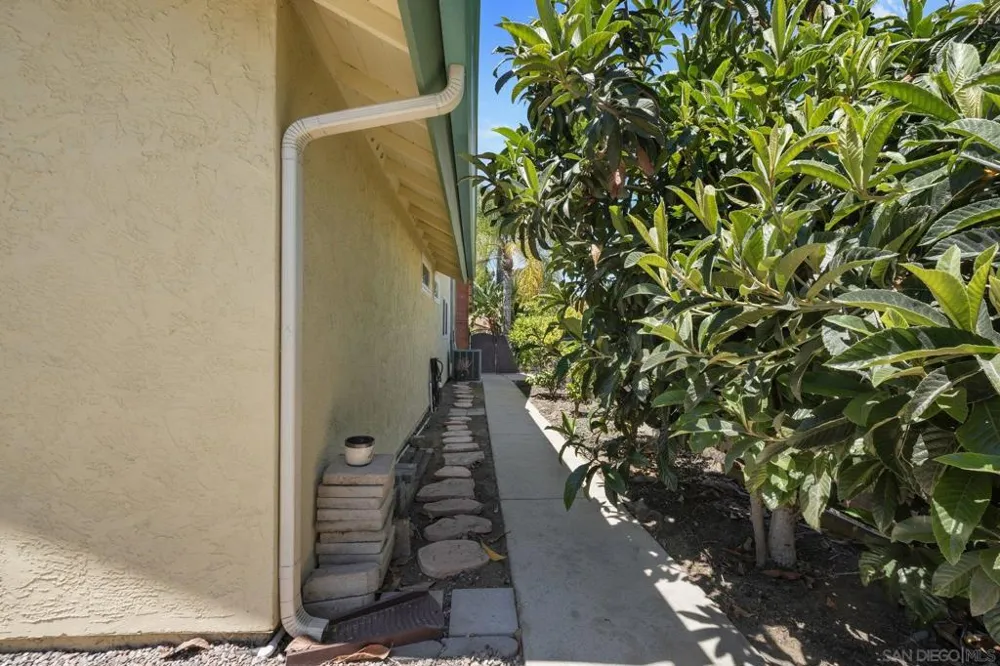 12651 Ridgeton Lakeside, CA 92040
