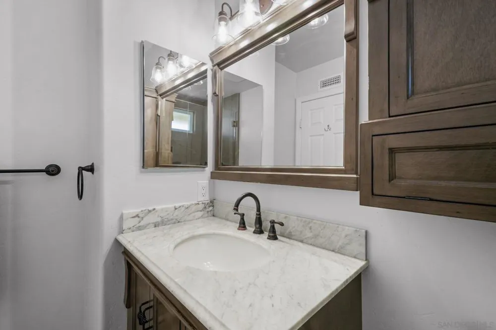 12651 Ridgeton Lakeside, CA 92040