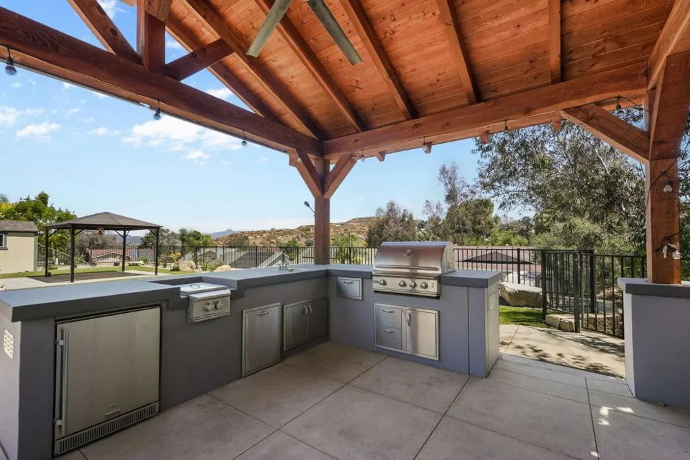 12651 Ridgeton Lakeside, CA 92040