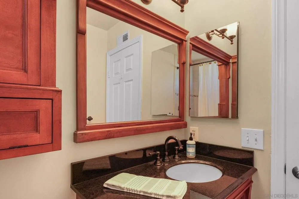 12651 Ridgeton Lakeside, CA 92040