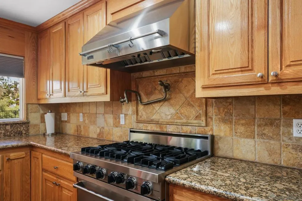 12651 Ridgeton Lakeside, CA 92040