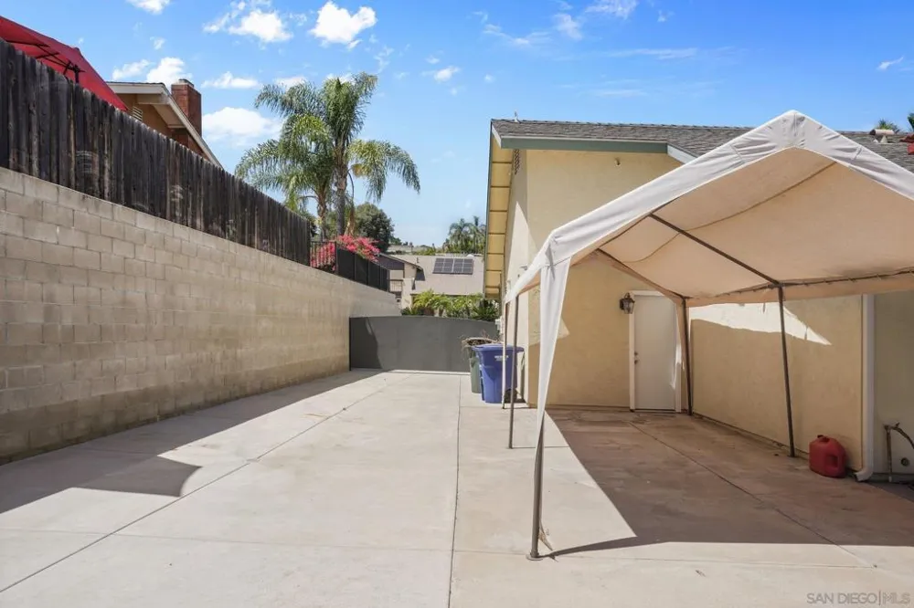 12651 Ridgeton Lakeside, CA 92040