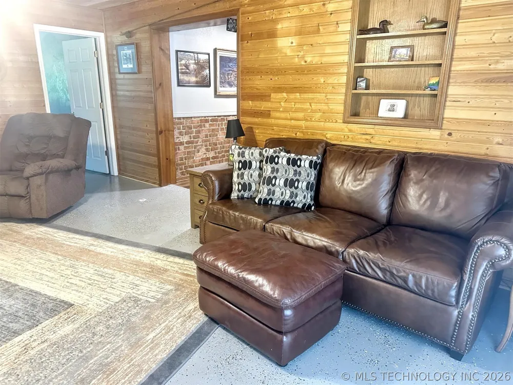 3293 W Southern Avenue Hulbert, OK 74441