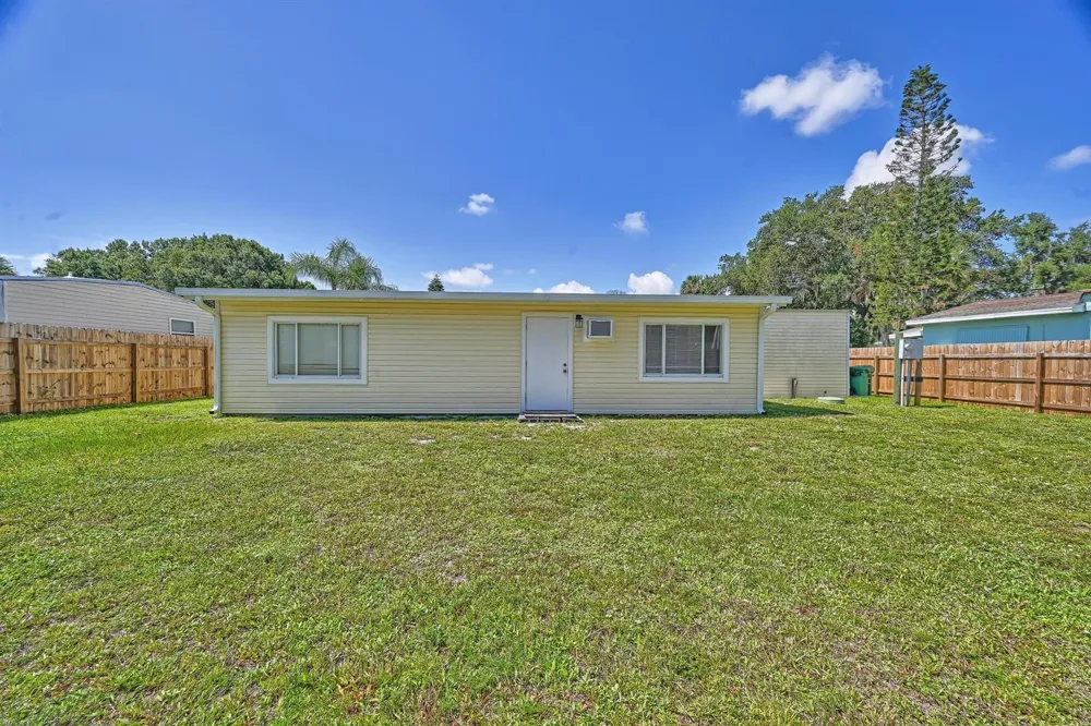 5204 Deanna Lane Fort Pierce, FL 34946
