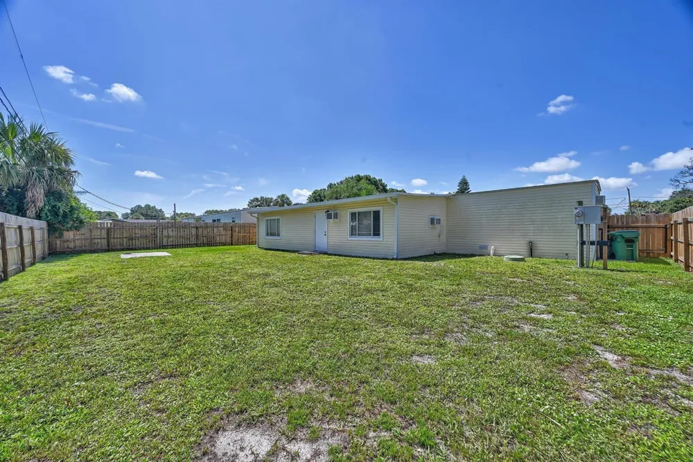 5204 Deanna Lane Fort Pierce, FL 34946