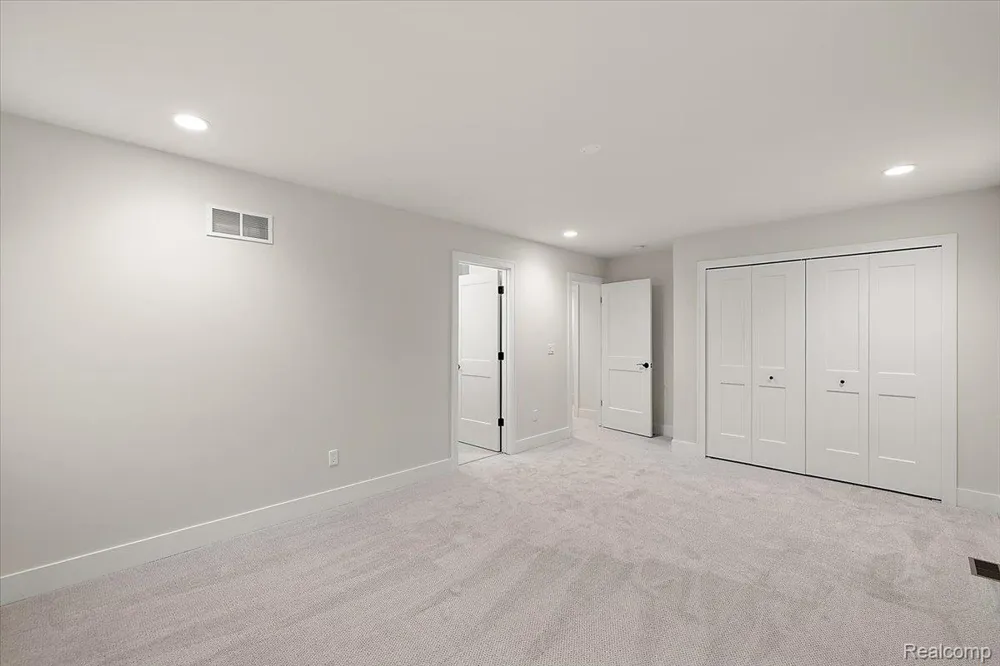 2911 Walsh Drive Rochester Hills City, MI 48309