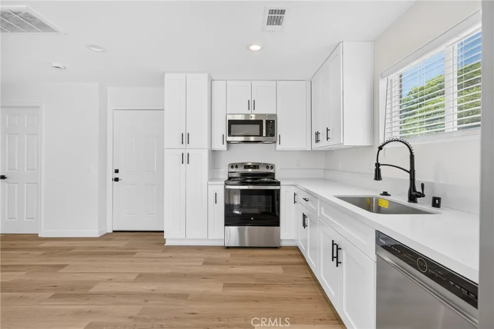 593 E 12th St #2 Beaumont, CA 92223