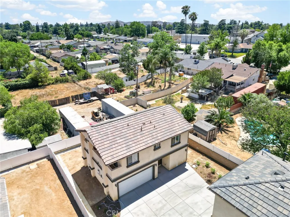 593 E 12th St #2 Beaumont, CA 92223
