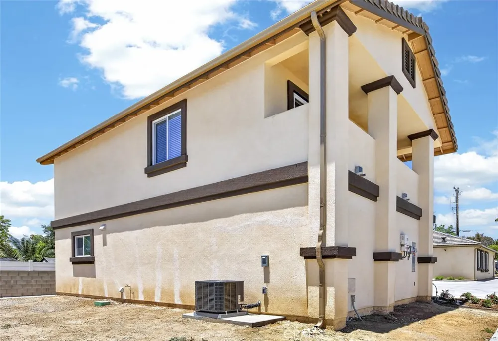 593 E 12th St #2 Beaumont, CA 92223