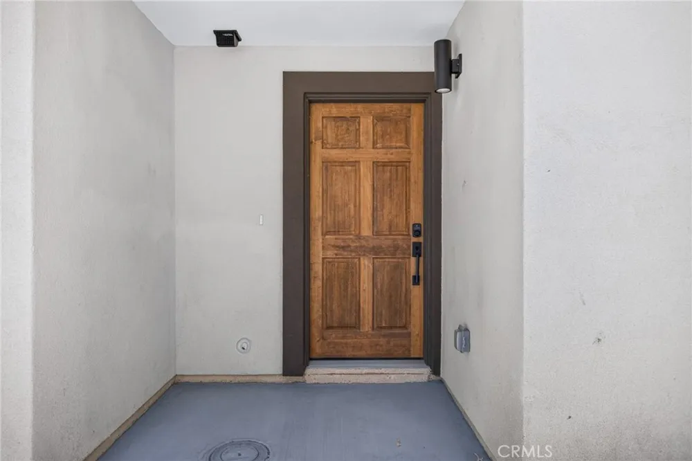 593 E 12th St #2 Beaumont, CA 92223