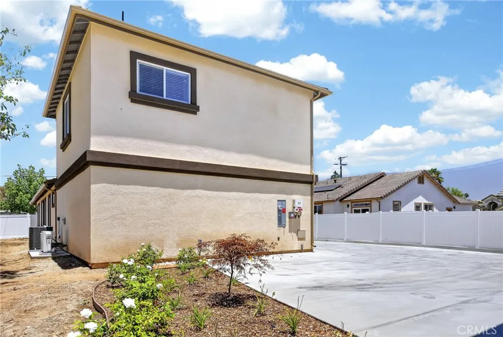 593 E 12th St #2 Beaumont, CA 92223