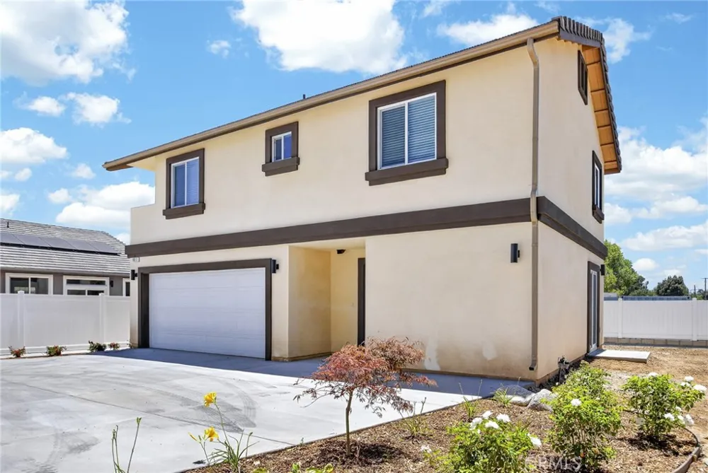 593 E 12th St #2 Beaumont, CA 92223