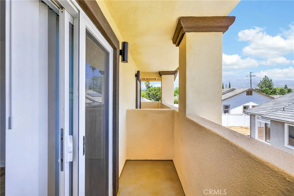 593 E 12th St #2 Beaumont, CA 92223