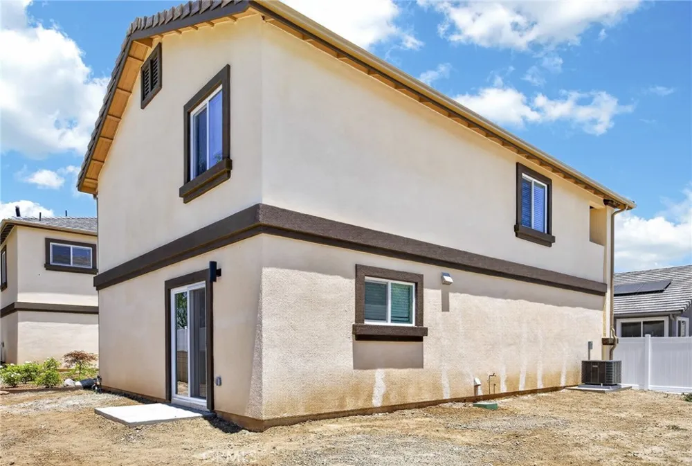 593 E 12th St #2 Beaumont, CA 92223