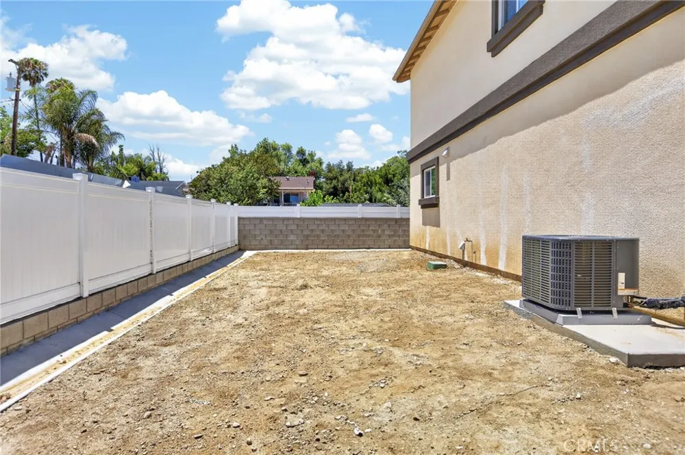 593 E 12th St #2 Beaumont, CA 92223