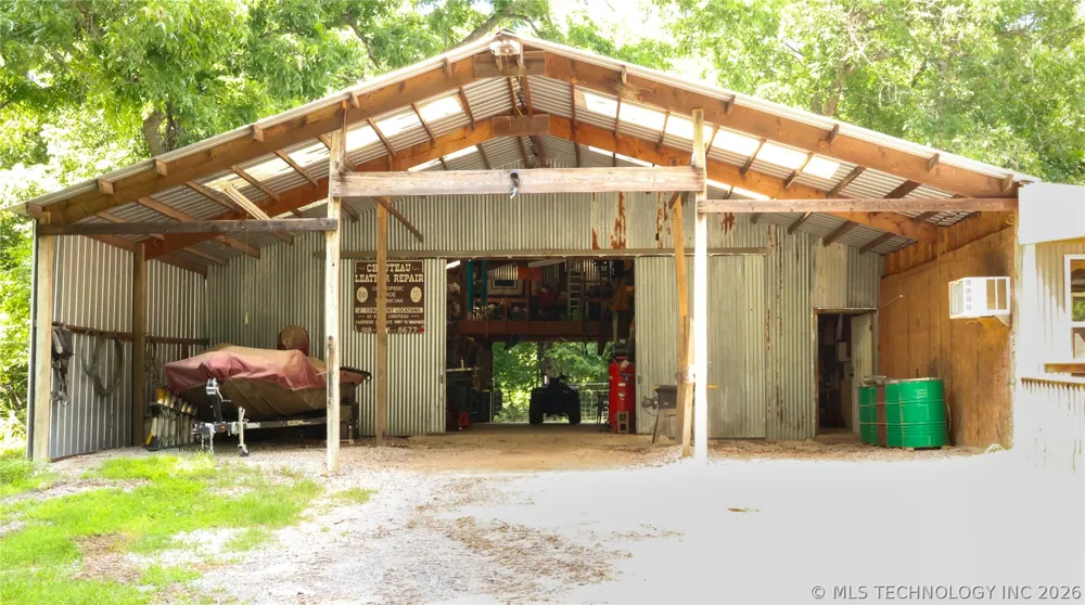 133 SW 650 ROAD Chouteau, OK 74337
