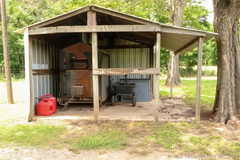 133 SW 650 ROAD Chouteau, OK 74337