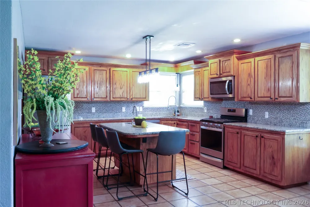133 SW 650 ROAD Chouteau, OK 74337
