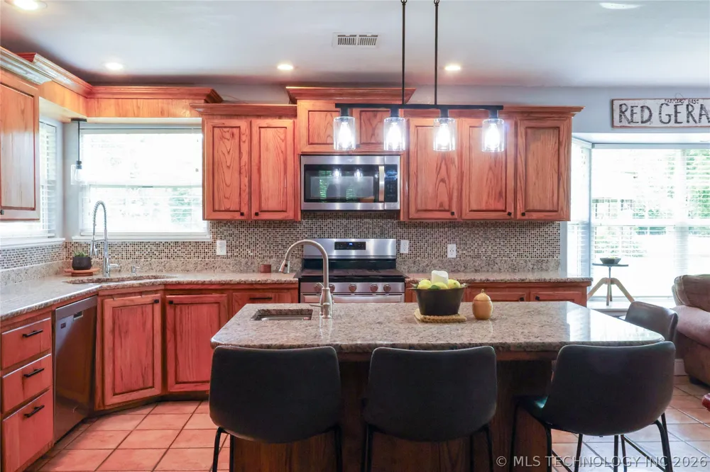 133 SW 650 ROAD Chouteau, OK 74337