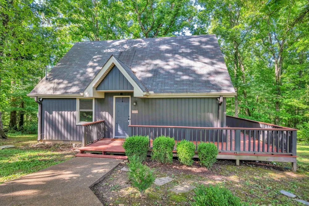 1144 Chestnut Dr Burns, TN 37029