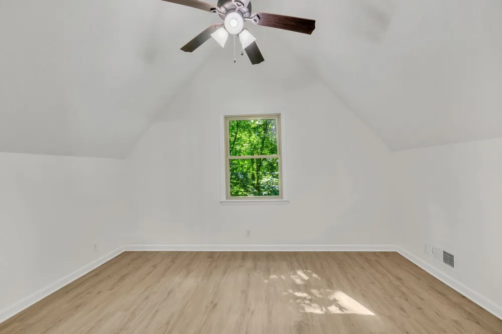 1144 Chestnut Dr Burns, TN 37029