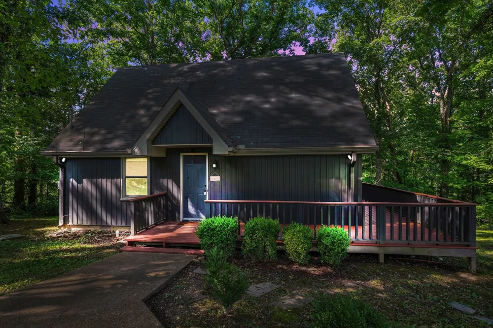 1144 Chestnut Dr Burns, TN 37029