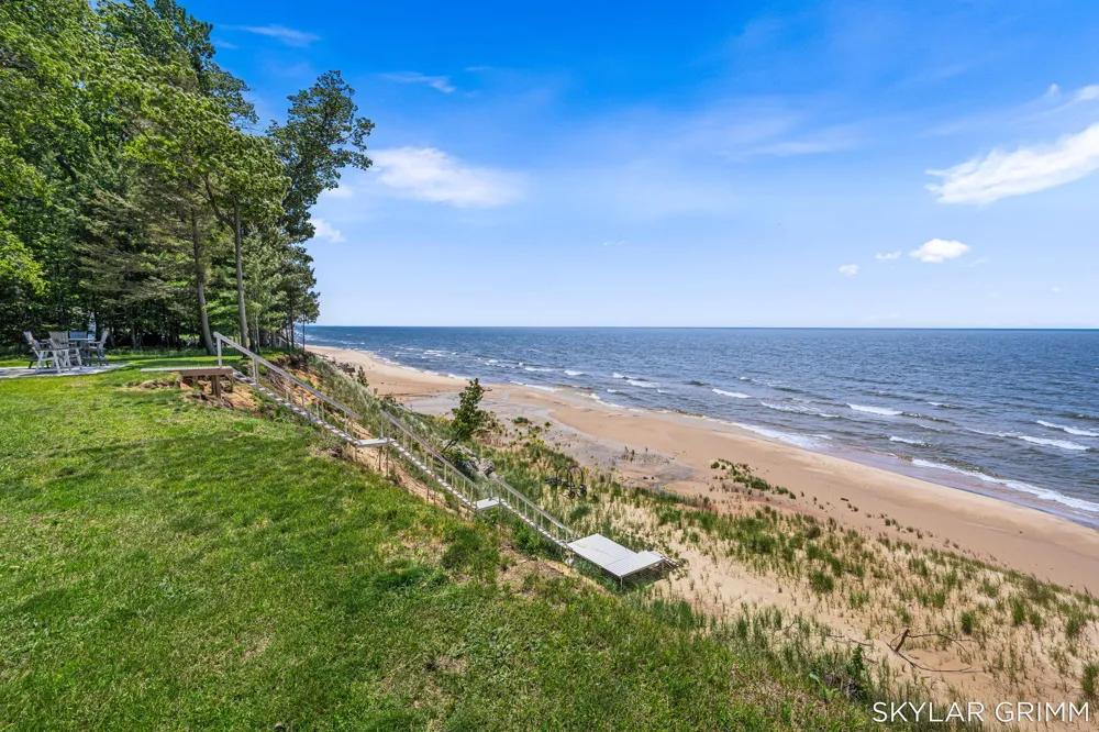 2121 Scenic Drive Laketon Township, MI 49445
