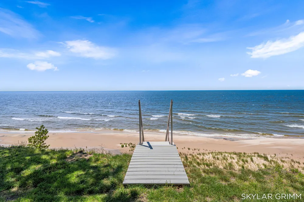 2121 Scenic Drive Laketon Township, MI 49445