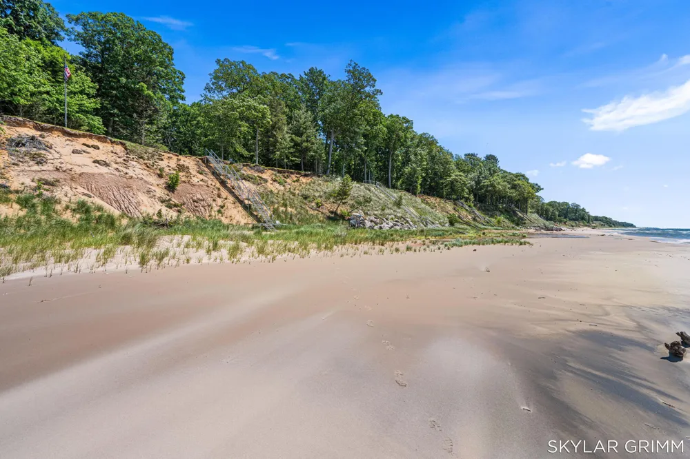 2121 Scenic Drive Laketon Township, MI 49445