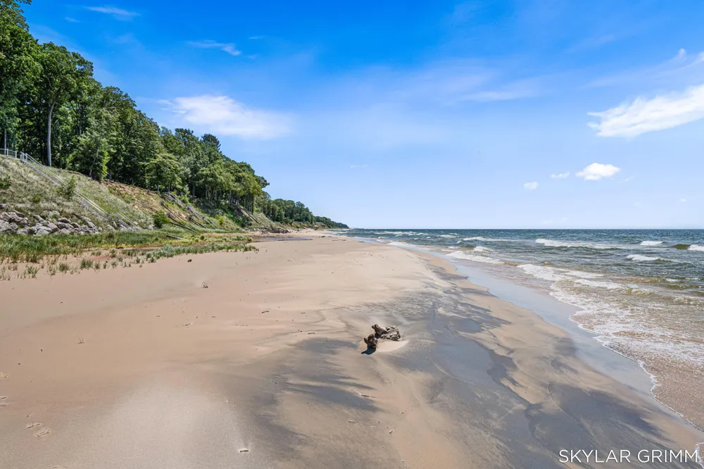 2121 Scenic Drive Laketon Township, MI 49445