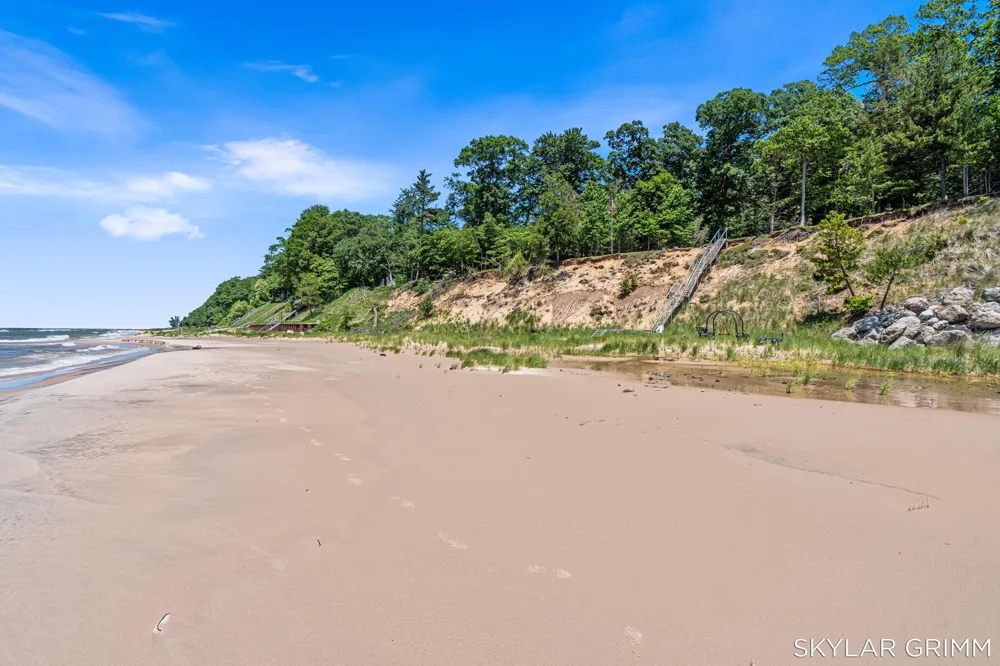 2121 Scenic Drive Laketon Township, MI 49445