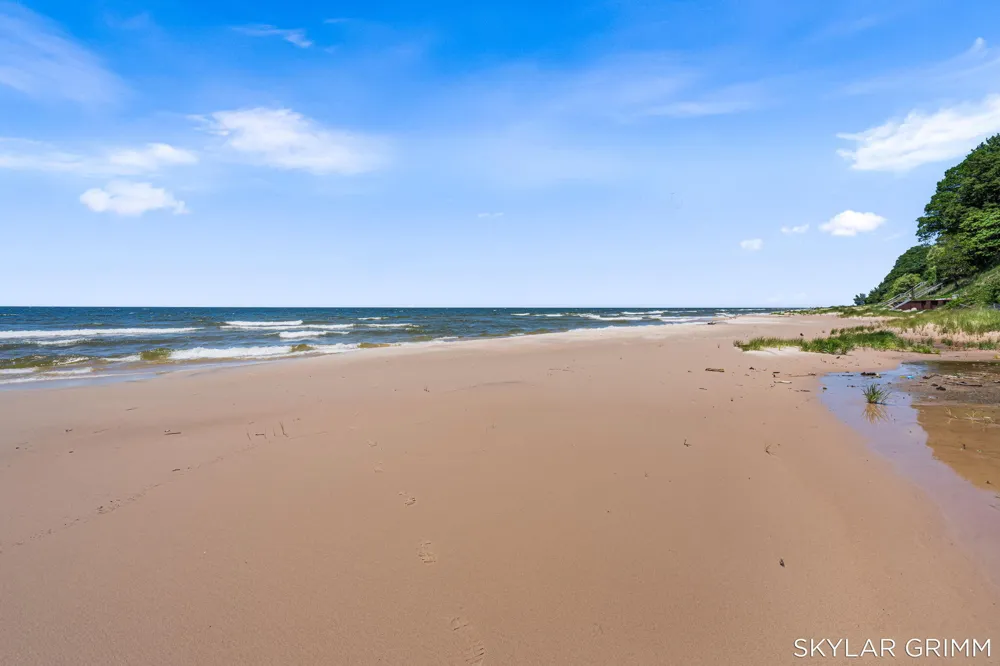 2121 Scenic Drive Laketon Township, MI 49445