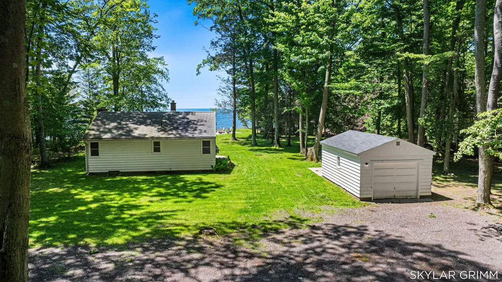 2121 Scenic Drive Laketon Township, MI 49445